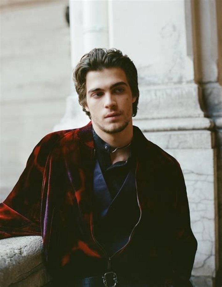 The Current Residence Of Actor Lorenzo Zurzolo: A Comprehensive Overview