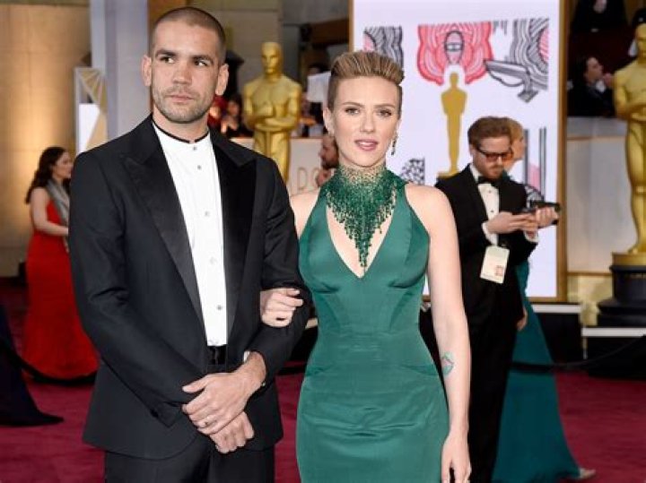 The Definitive Guide To Scarlett Johansson's Bras