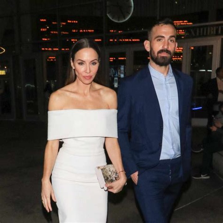 The Love Life Of Whitney Cummings: Who Is Her Husband?