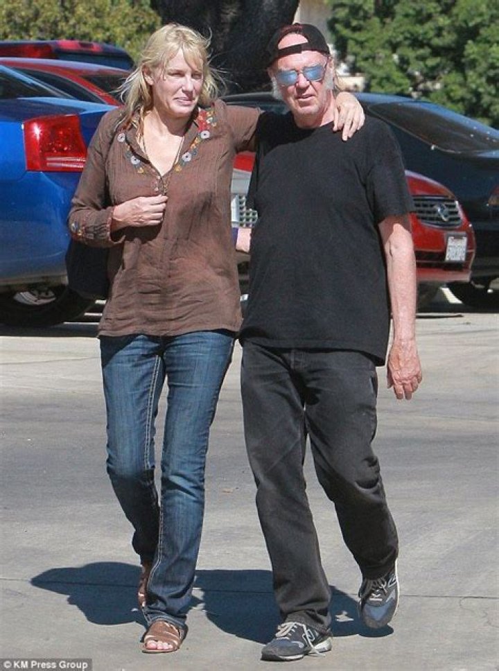 The Truth About Daryl Hannahs Fertility And Having Children