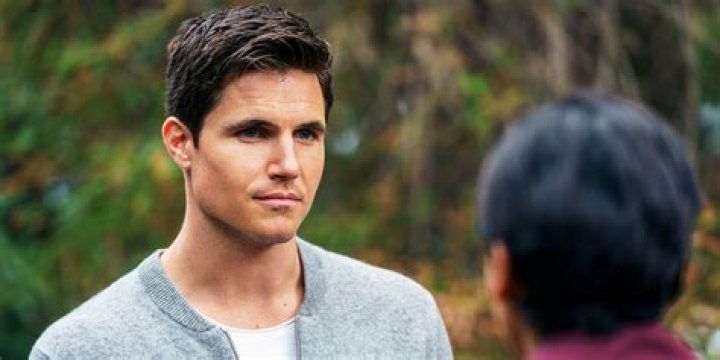 The Ultimate Guide To Stephen Amell's Relationships
