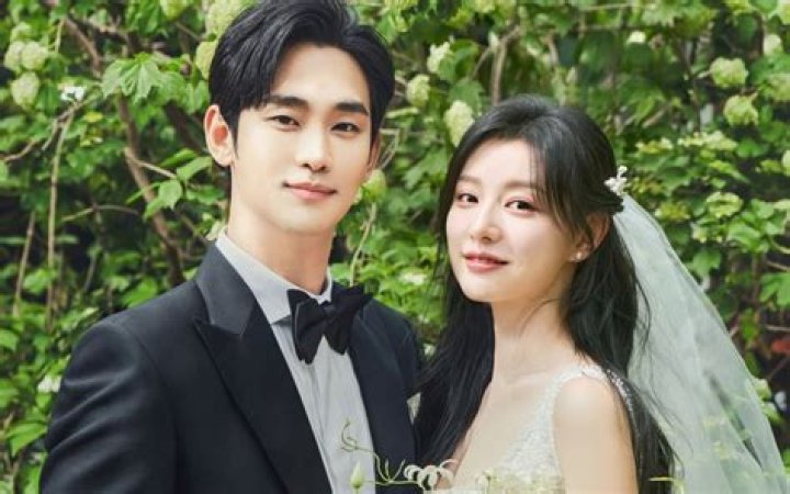 The Untold Truth Of Kim Soo-Hyun's Love Life