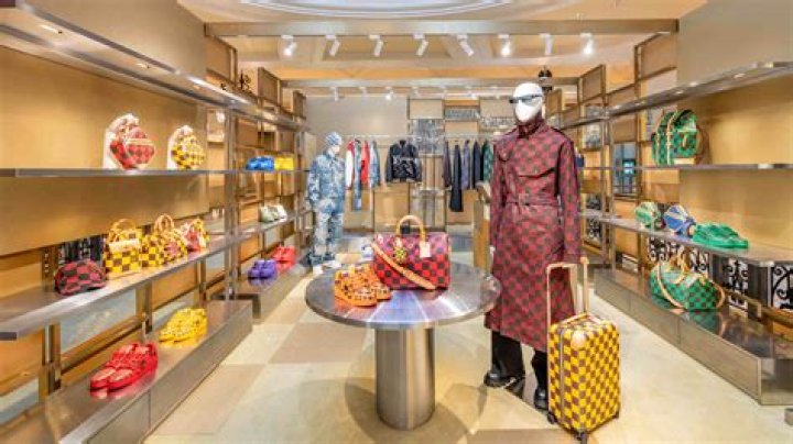 Thea Mohr Saks: The Ultimate Luxury Shopping Destination