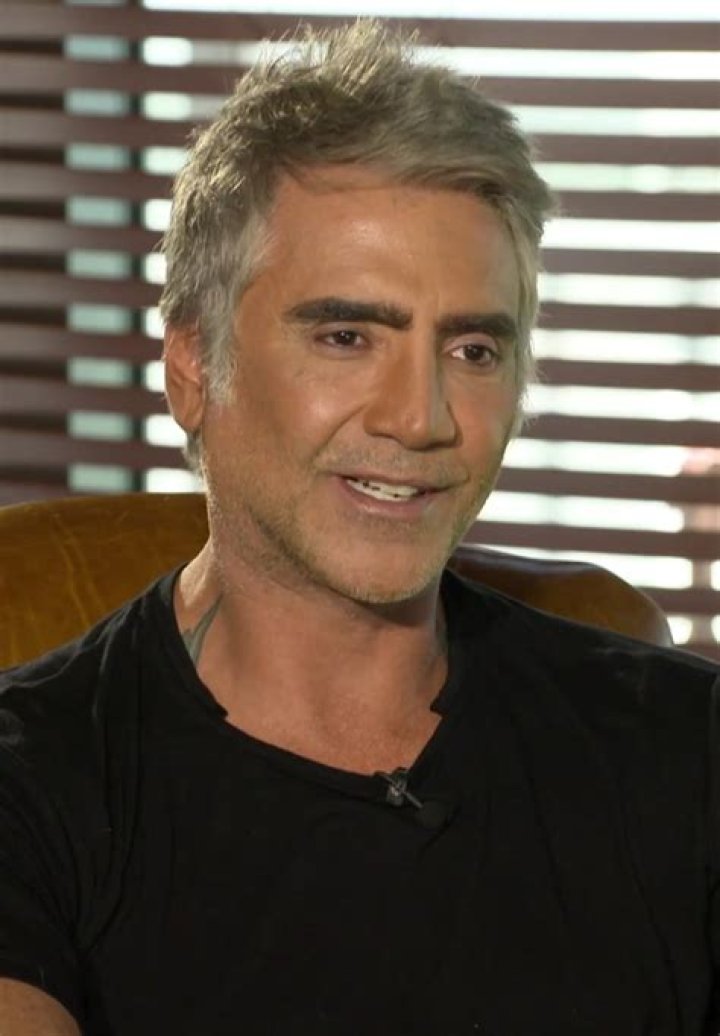 Top-Rated Singer Alex Fernandez: A Musical Mastermind