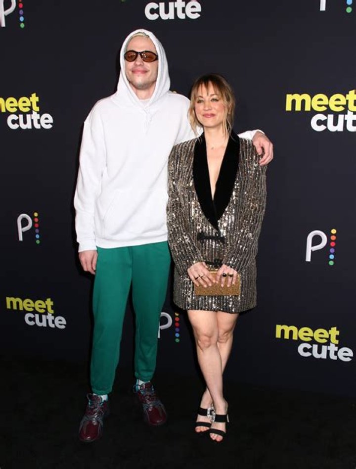 Uncover Kaley Cuoco's Surprising Height