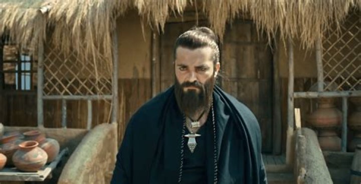 Uncover The Stature: Hamza Ali Abbasi's Height Unveiled