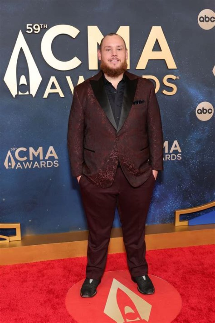 Uncover The Weight: Exploring Luke Combs' Physique