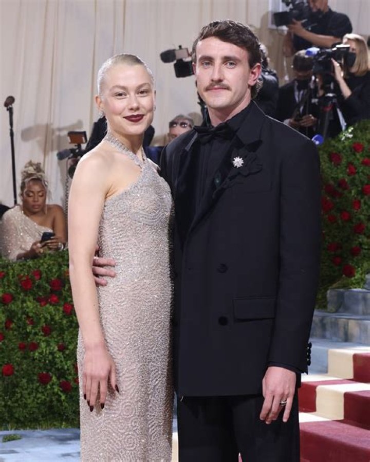 Unveiling Phoebe Bridgers' Dating History: Discoveries And Insights