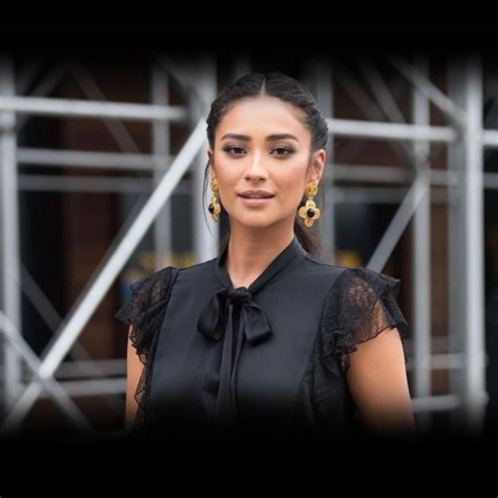 Unveiling Shay Mitchell's Height: A Journey Of Confidence And Empowerment