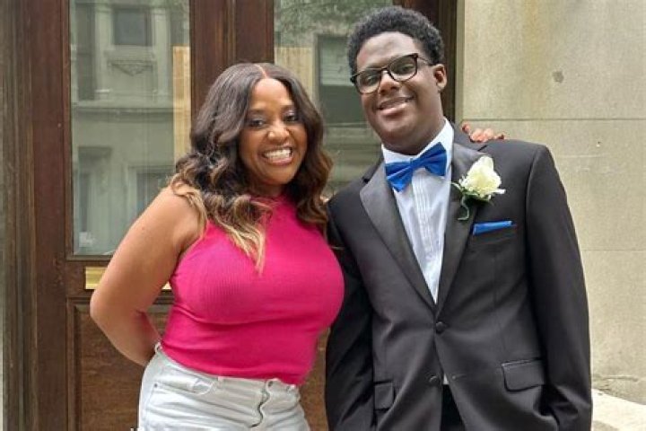 Who's Sherri Shepherd's Husband? Unveiling Marital Status