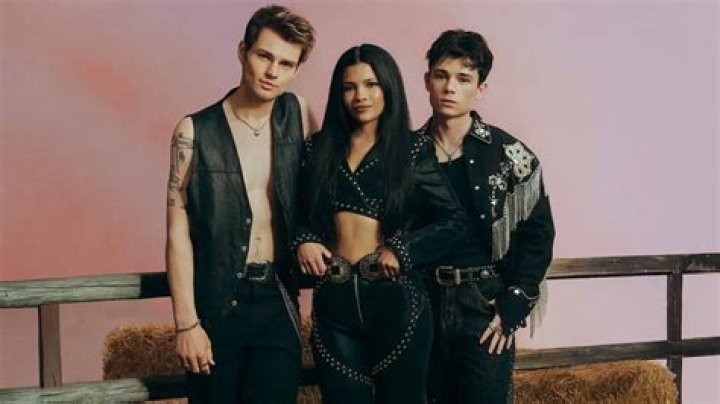 Who is Berna Rodriguez Dating Now ·