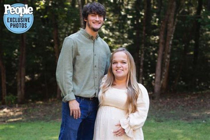 Who Is Expecting On 7 Little Johnstons?