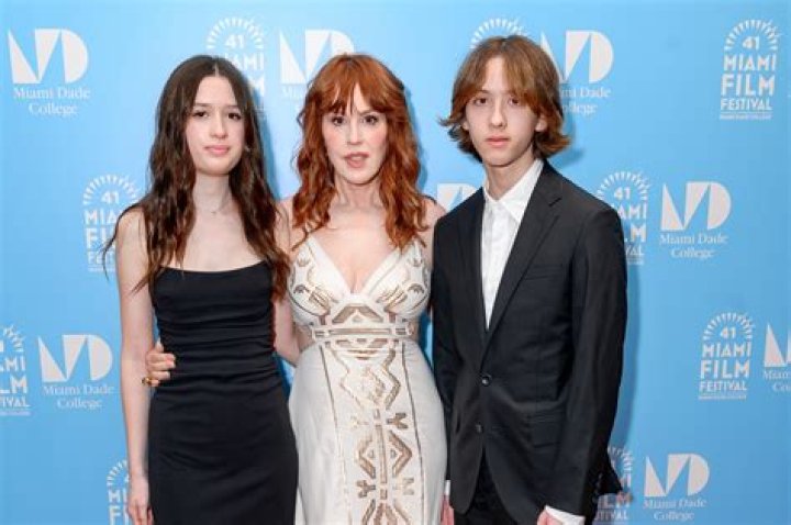 Who Is Molly Ringwald's Sister? | Celebrity Siblings