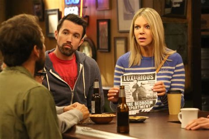 Who Plays Sweet Dee?