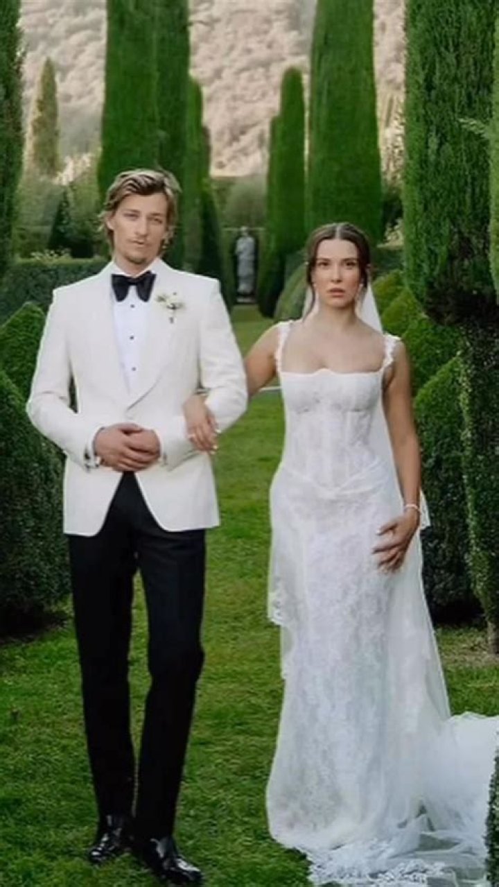 Why Isn't Alex Wagner Wearing Her Wedding Ring Anymore?