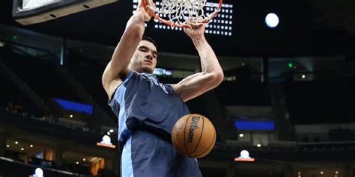 Zach Edey: Massive Weight Dominates The Court